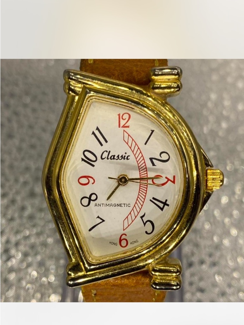 ^*^ Classic  ^^^ Antimagnetic Gold-Tone Watch / Tan leather  Strap ^*^ Manual *
